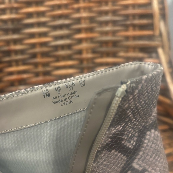 Carlos Santana Snake Print Ankle Boots - Gray and Black in size 7 - Picture 8 of 15